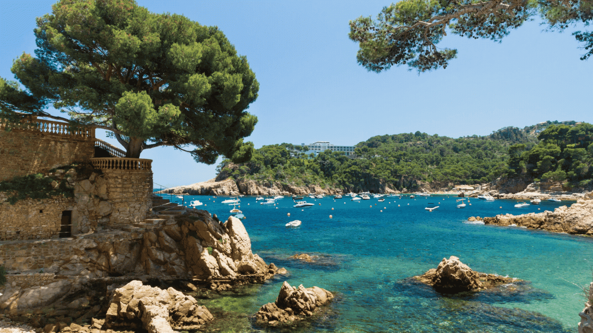 Qué ver y qué hacer en Aiguablava: guía para disfrutar una de las joyas de la Costa Brava