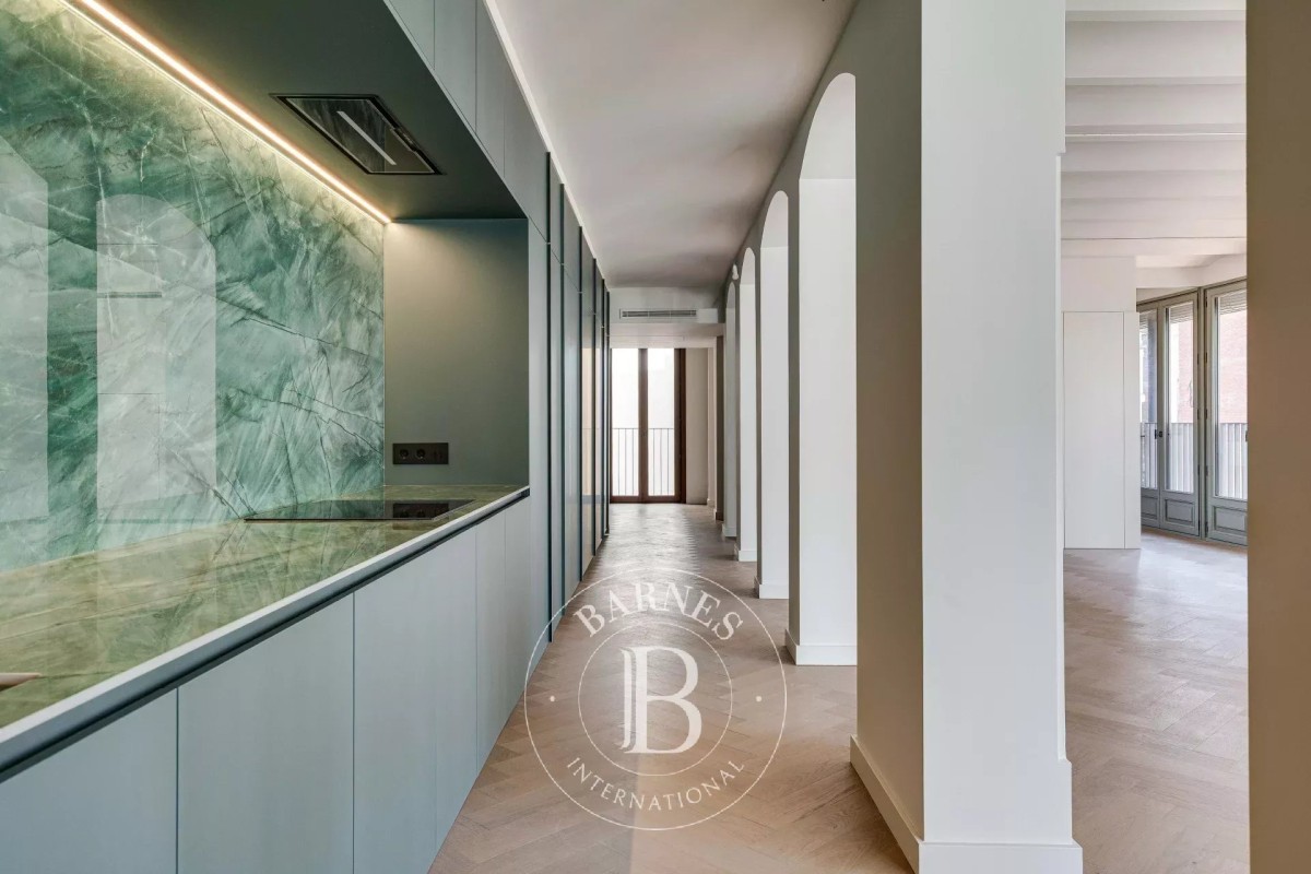 Exclusive contemporary-style apartment on Rambla de Catalunya