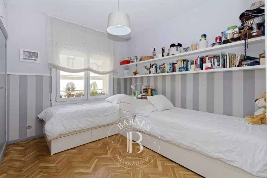 img-gallery