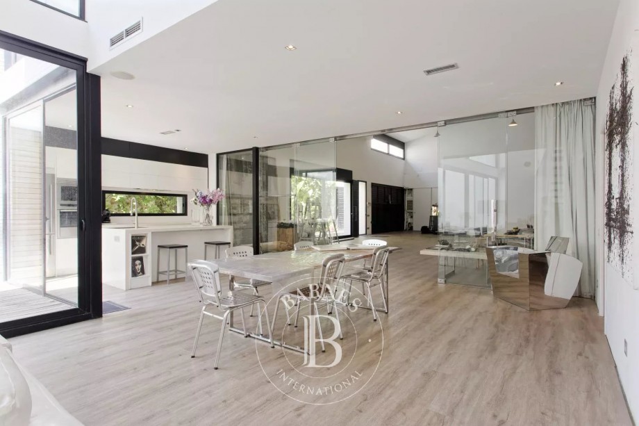 img-gallery