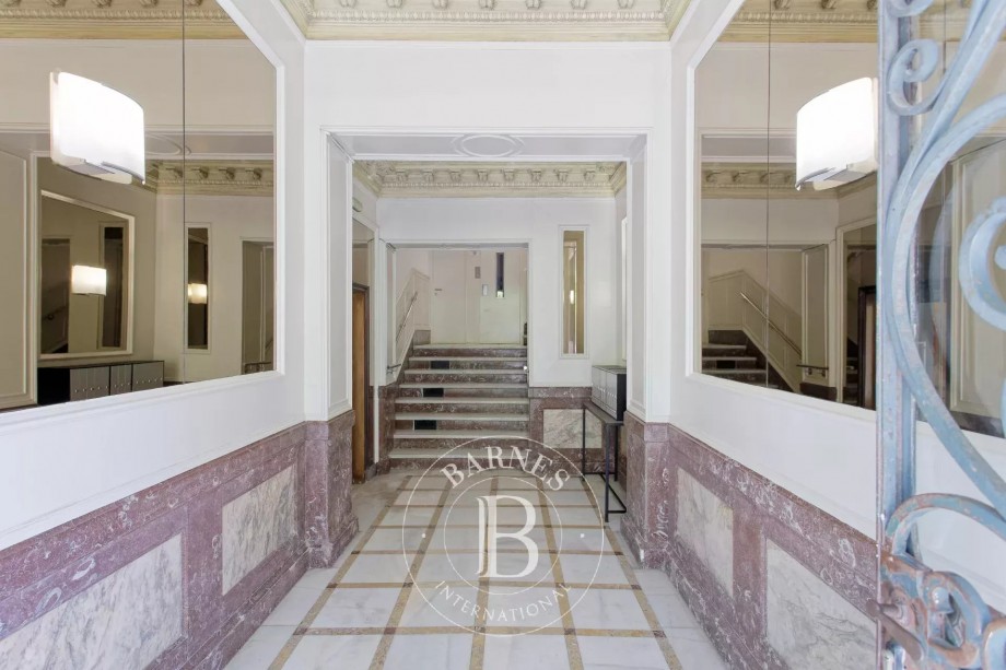 img-gallery