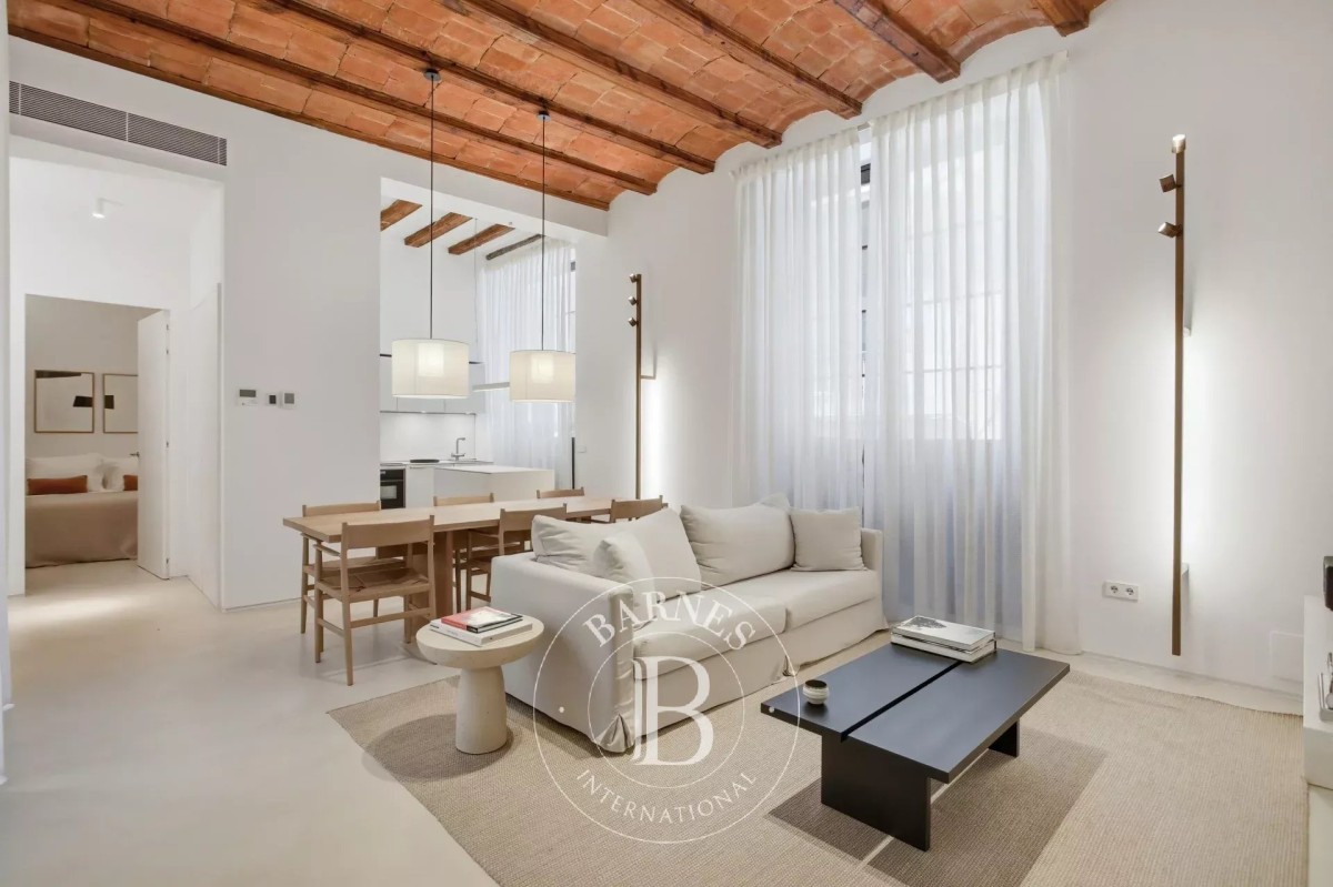 Elegante residencia de 110 m² con 2 dormitorios y techos altos en el Barrio Gótico de Barcelona