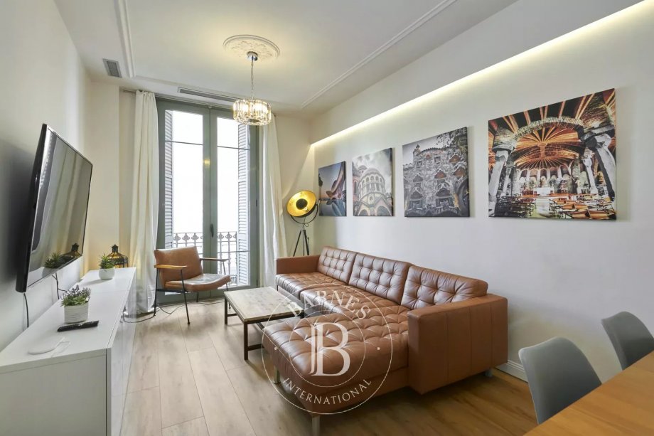 Appartement de luxe exclusif dans un immeuble moderniste rénové à Eixample Dreta avec licence touristique