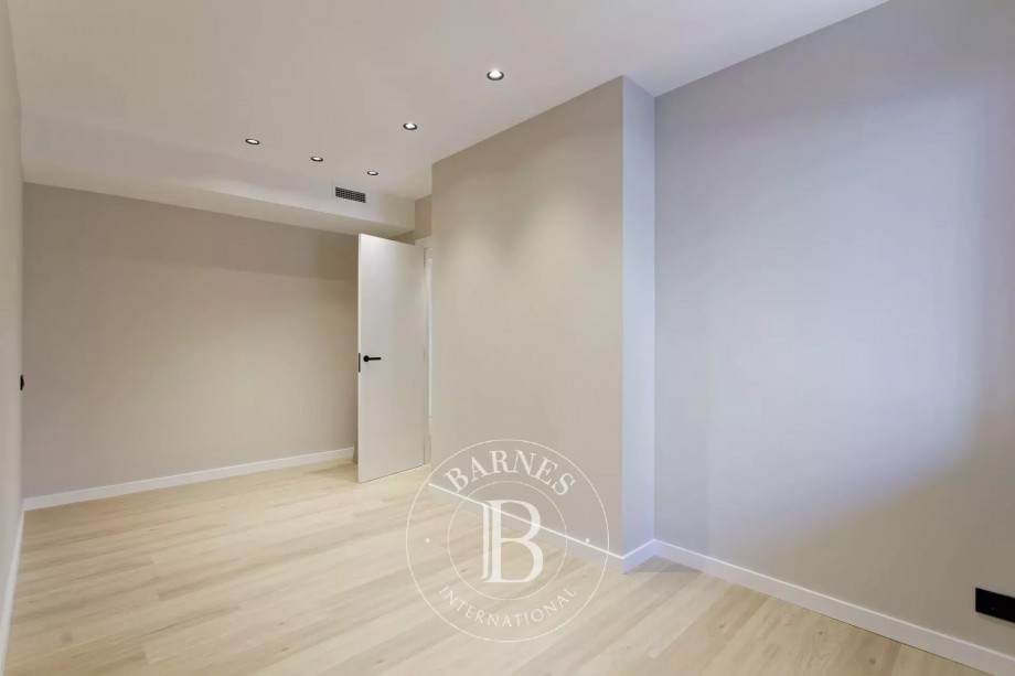img-gallery