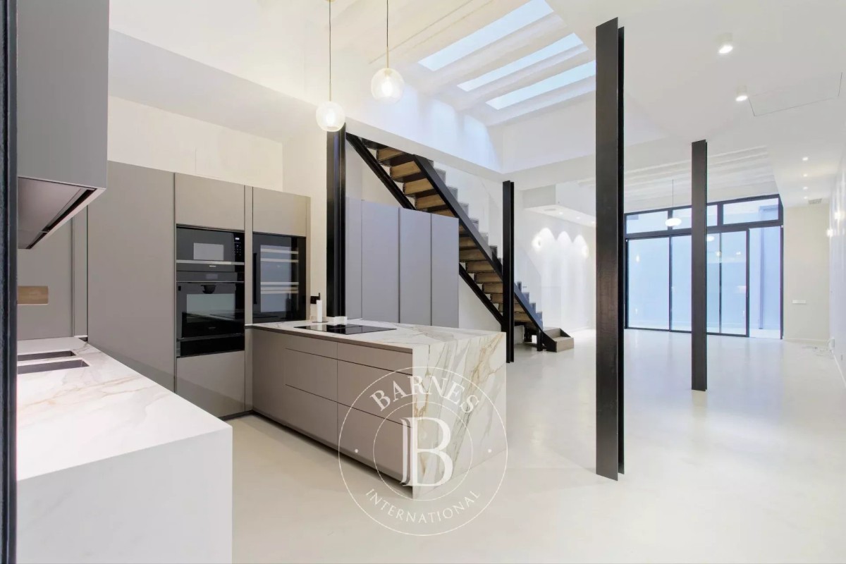 Elegant 188m2 Loft with Private Terraces & Parking in Poblenou Barcelona