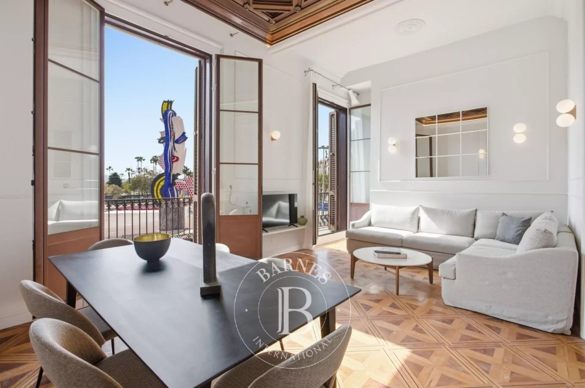 Exclusive residence in a historic building facing Port Vell
