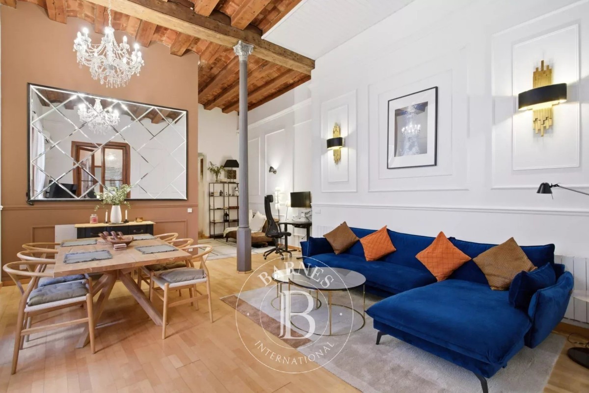 Elegante propiedad de dos habitaciones de 115 m² en el corazón del Barrio Gótico de Barcelona