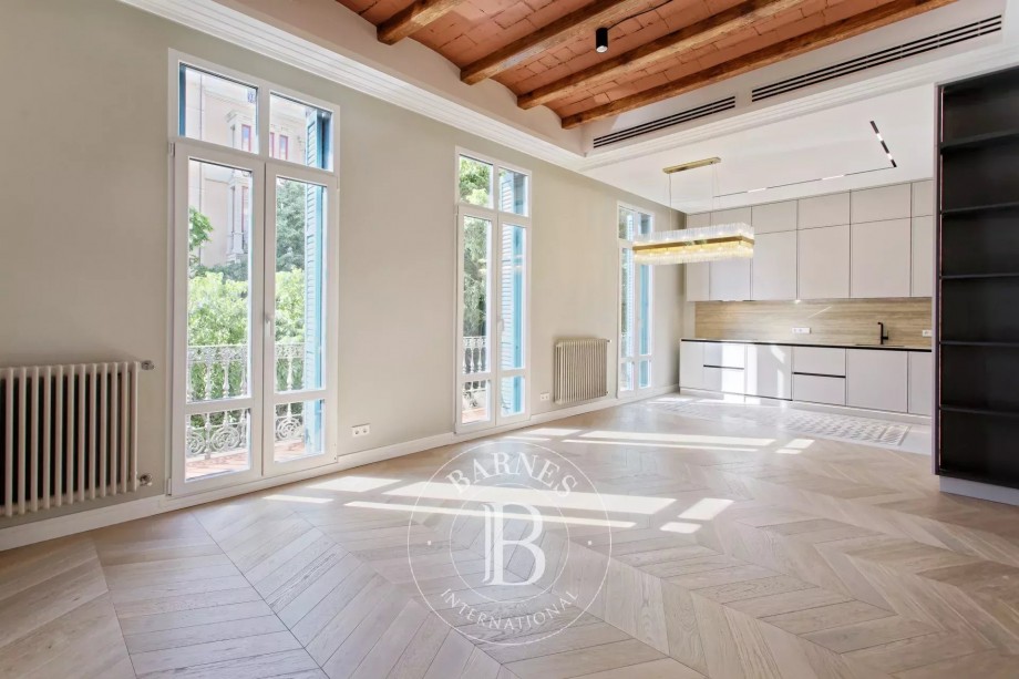 Apartament d'Angle Reformado de 114m² amb 3 Habitacions al Cor de l'Eixample