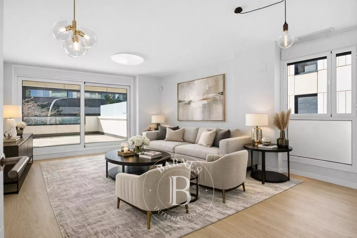 Exclusive apartment with terrace, parking  and communal swimming pool in Diagonal Mar