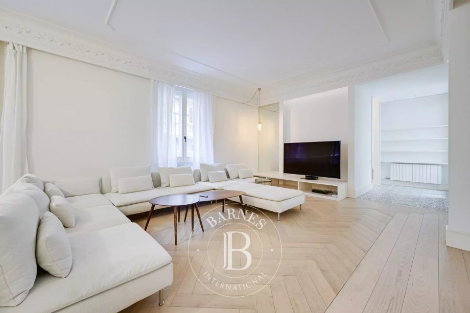 Apartament Exclusiu de 4 Dormitoris que Combina Encant Clàssic i Luxe Modern