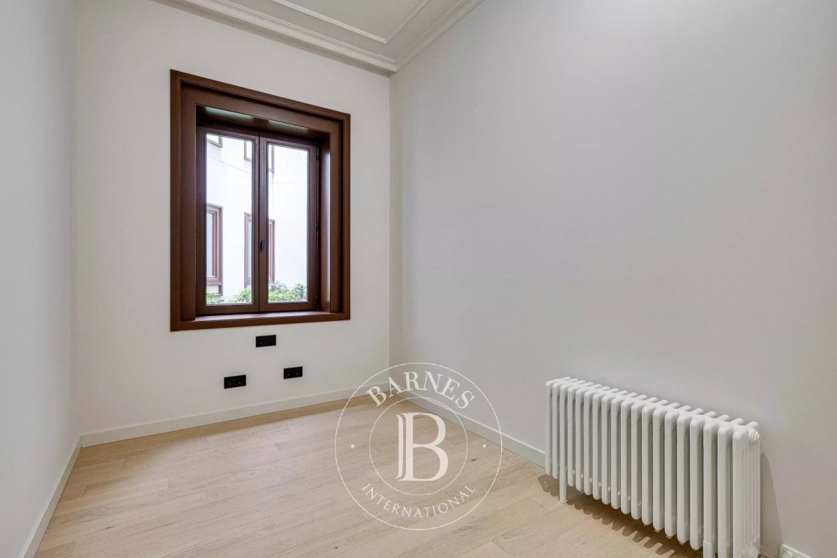 img-gallery