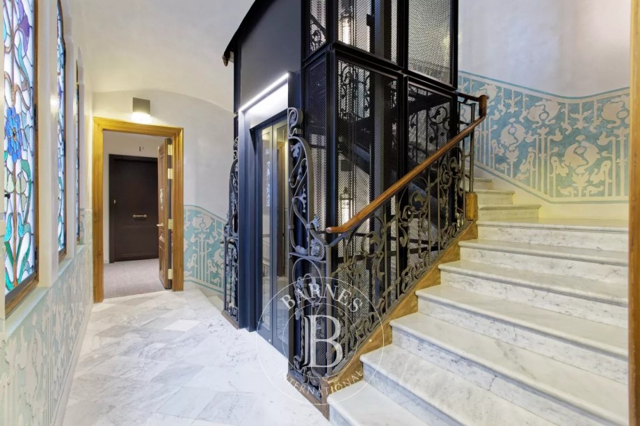 img-gallery
