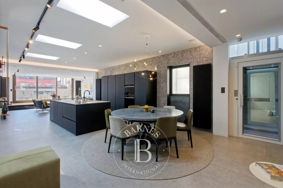 SOHO-Inspired Luxury Penthouse with Designer Finishes and Private Rooftop in Central Barcelona