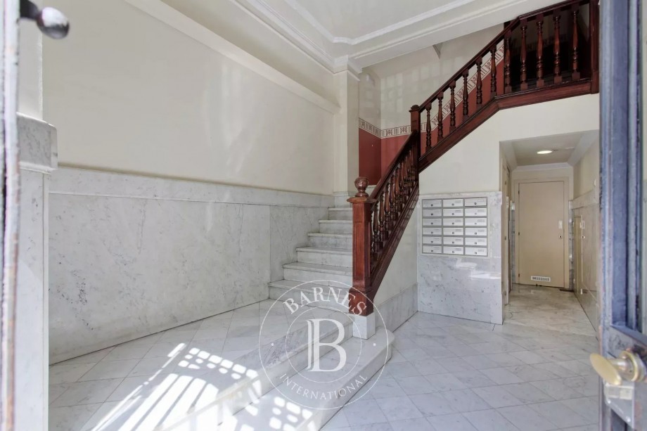 img-gallery