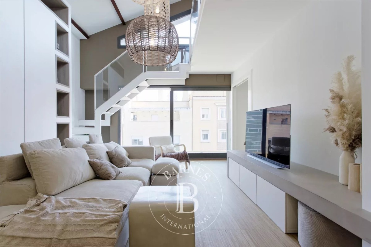 Élégant duplex contemporain avec terrasse privée au cœur de Vila Olímpica
