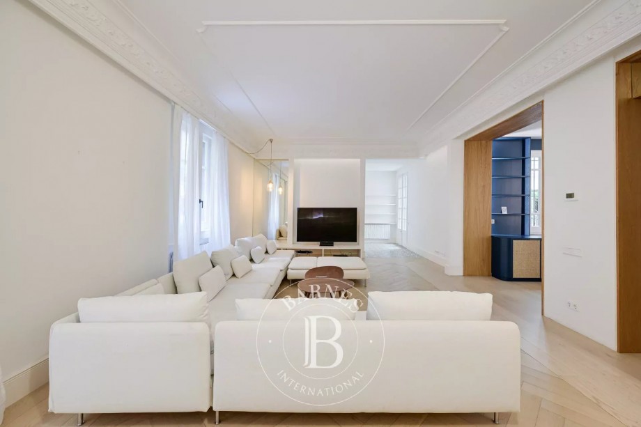 img-gallery