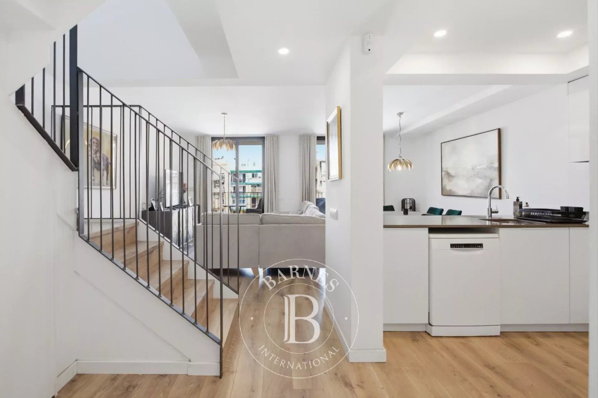 Duplex penthouse with private rooftop terrace in the heart of Eixample