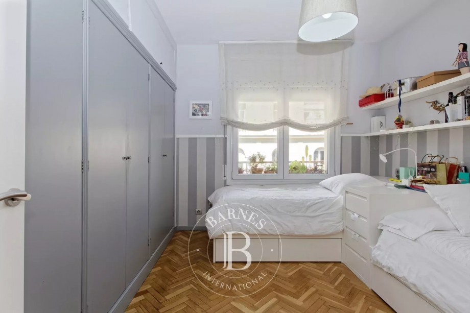 img-gallery