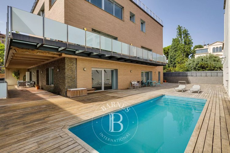 House Barcelona - picture 1