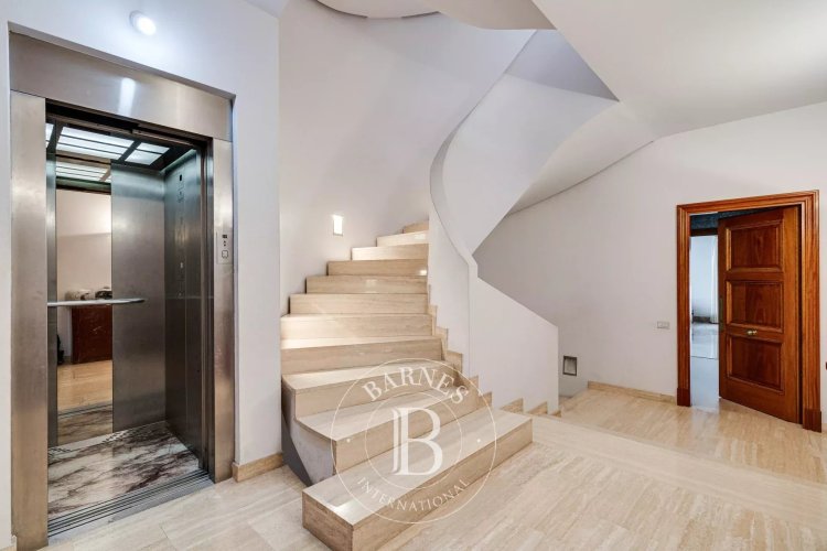 House Barcelona - picture 3