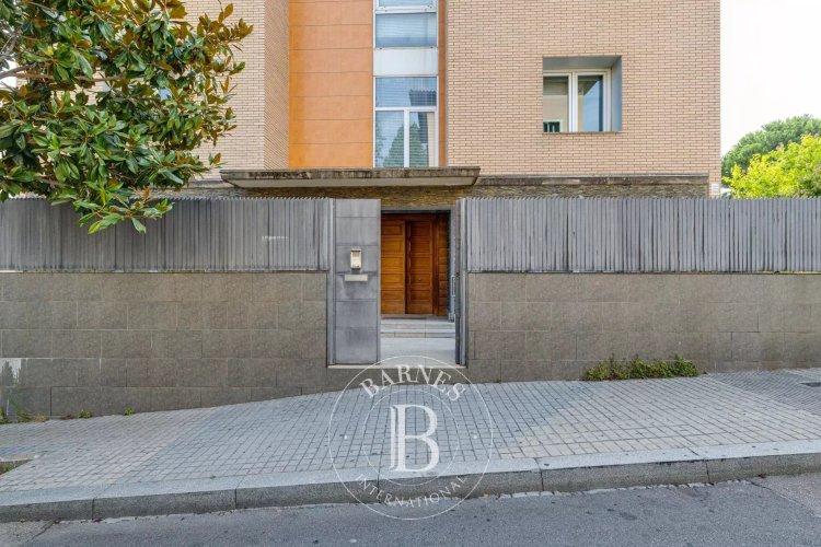 House Barcelona - picture 2