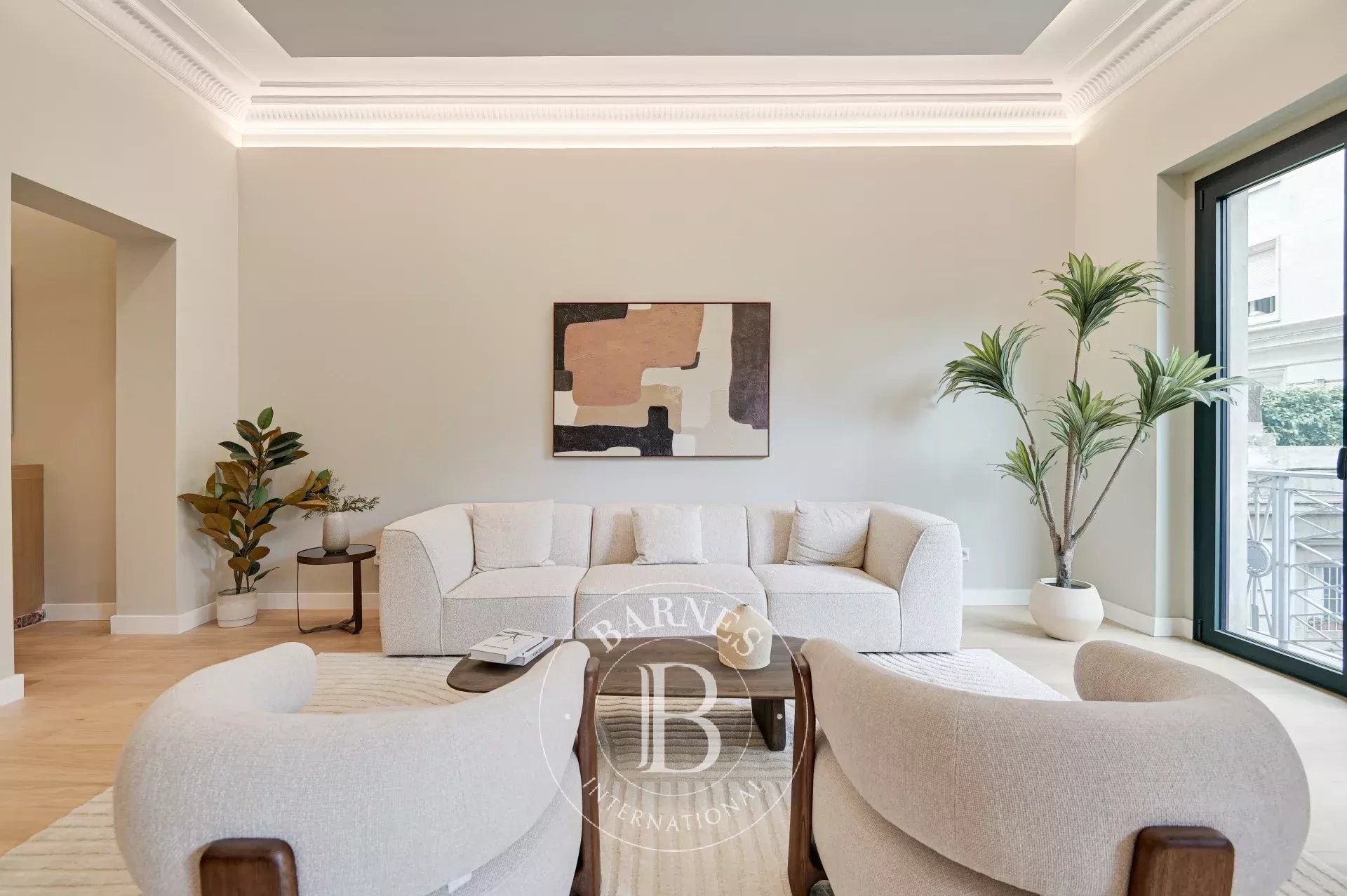 Distinguished Apartment in the Heart of Sant Gervasi - picture 3
