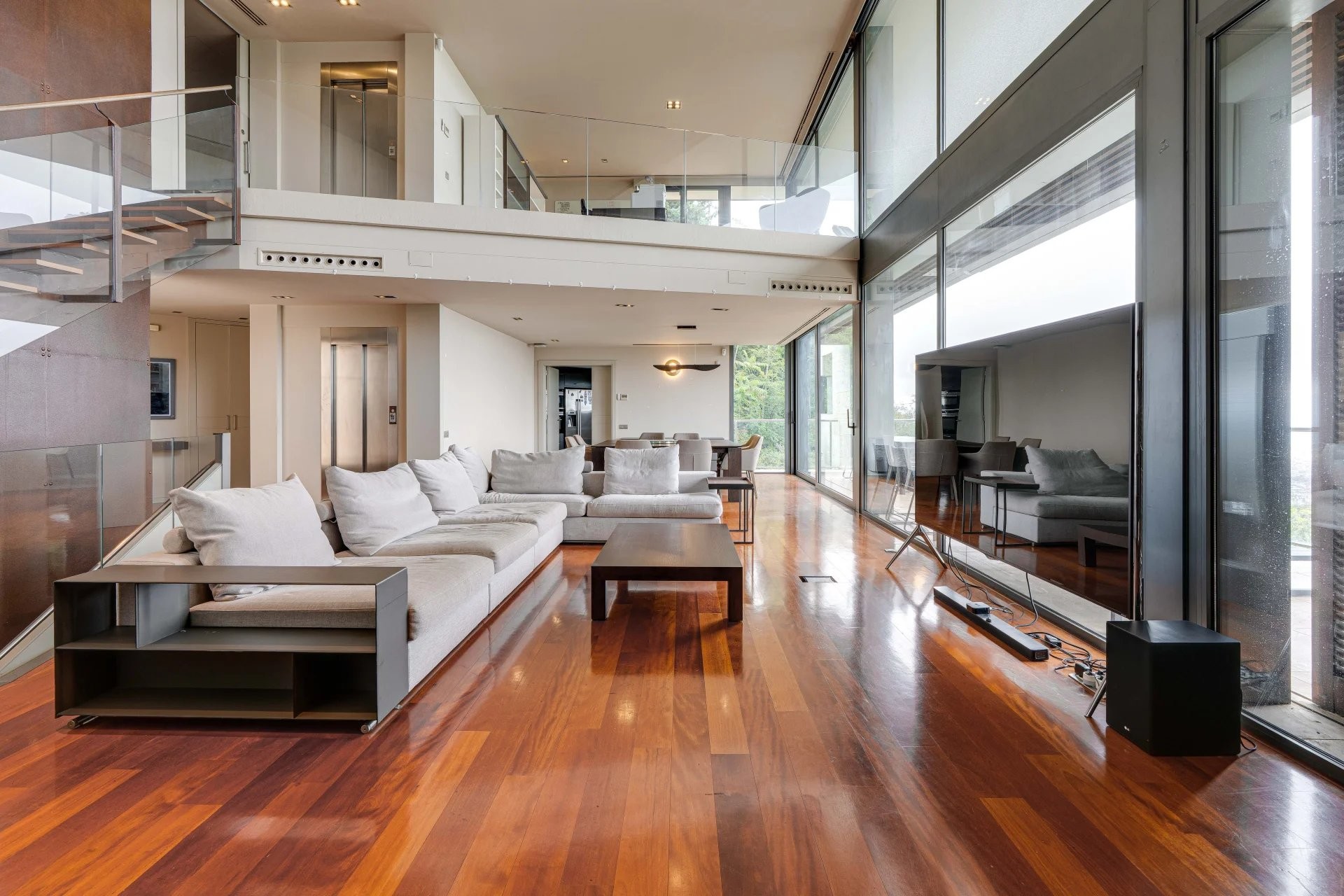 Contemporary Architecture and Exceptional Views over Barcelona and the Sea - picture 2