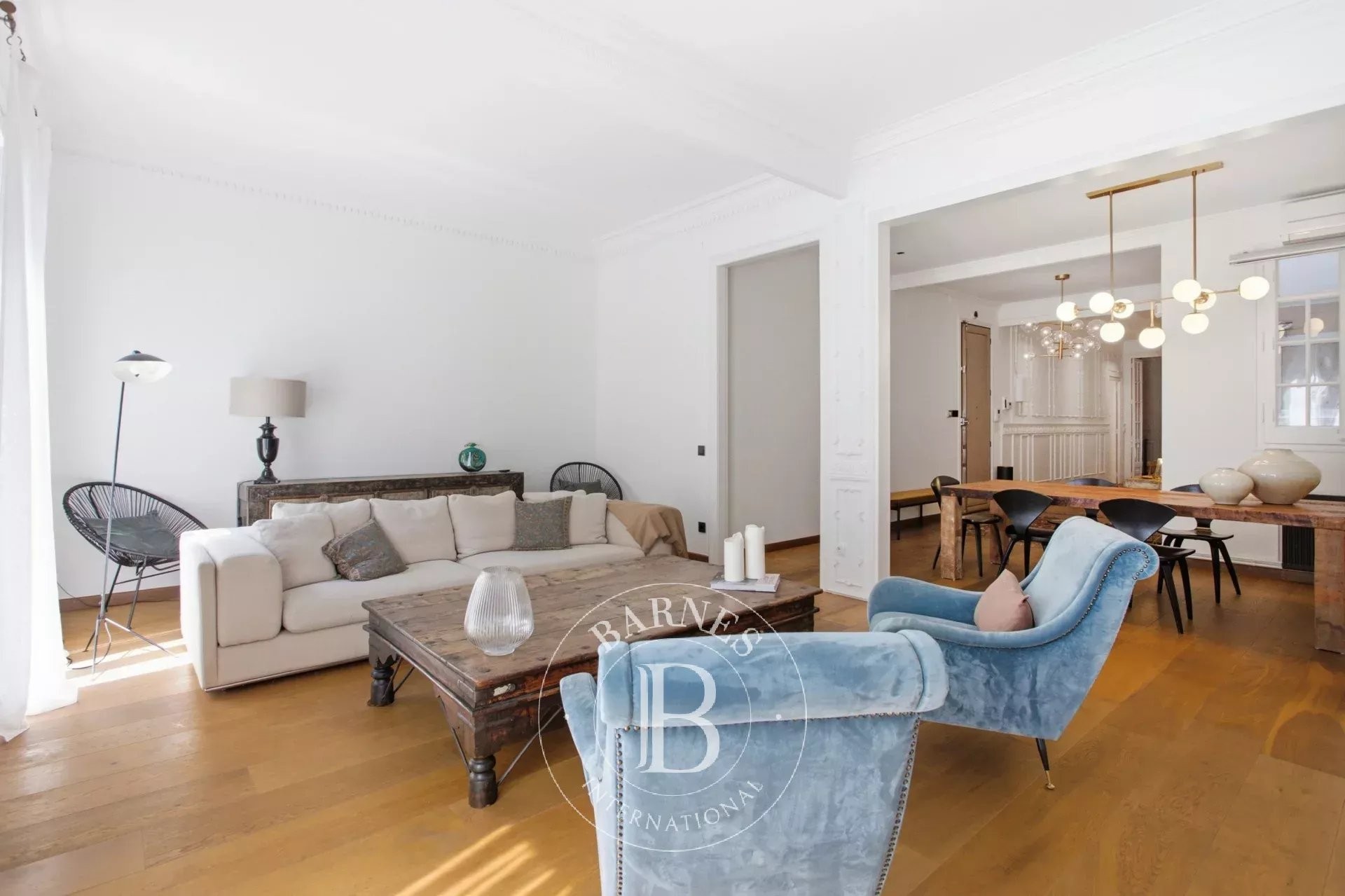 Exclusivo Piso de 3 Dormitorios en el Corazón del Eixample - picture 2