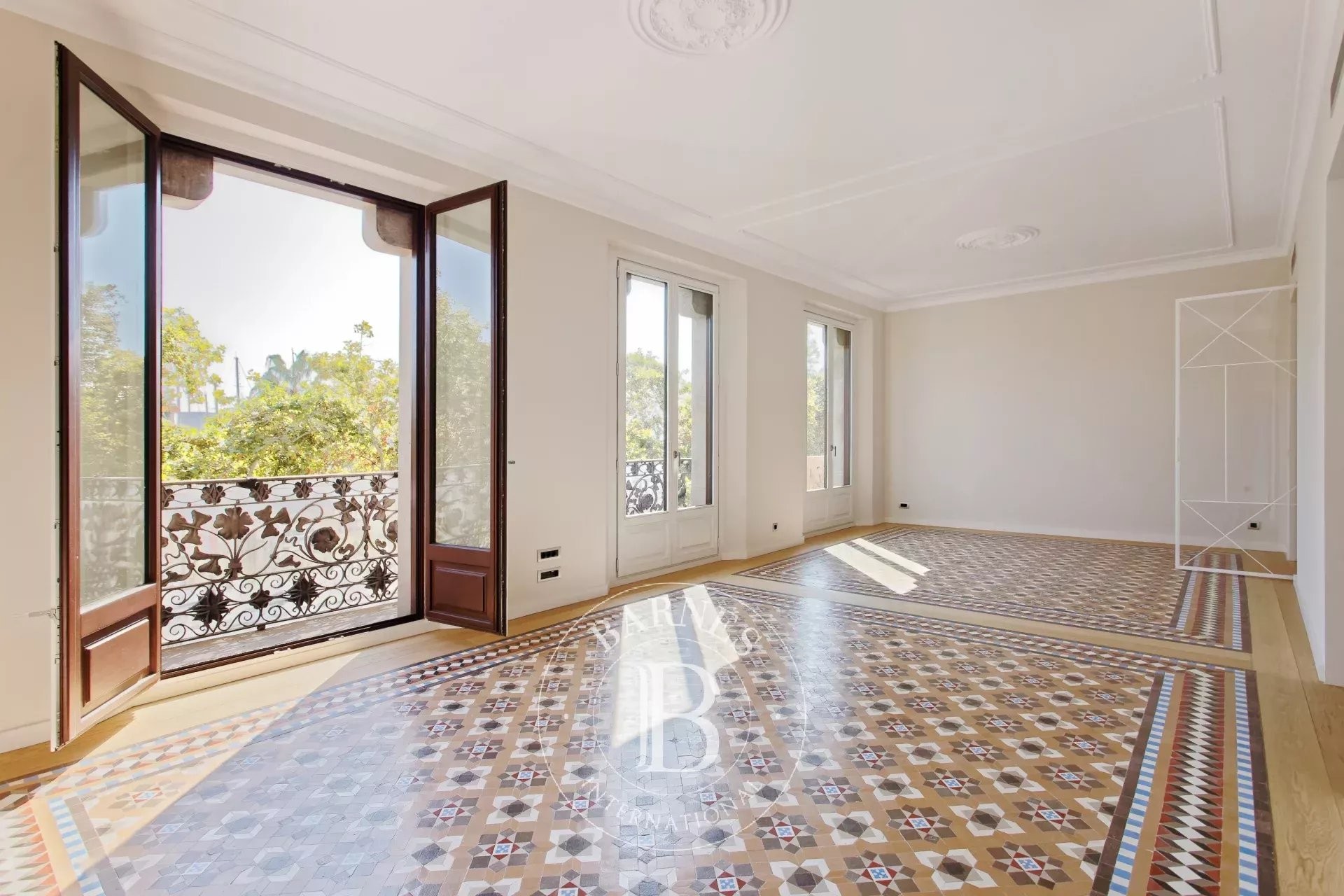 Newly built apartment with carved stone balcony and sea view – Port Vell, Barcelona - picture 3