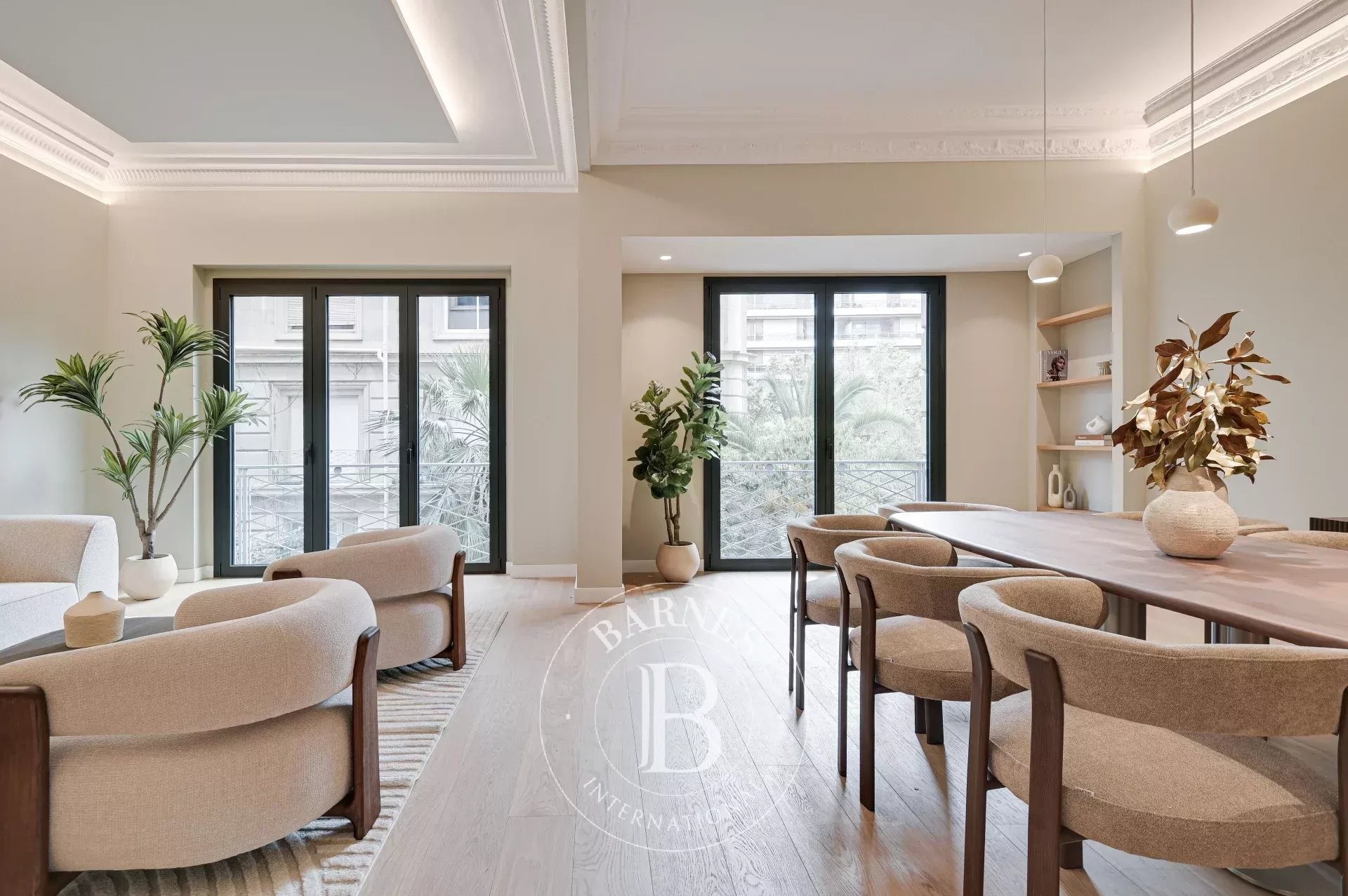 Distinguished Apartment in the Heart of Sant Gervasi - picture 1