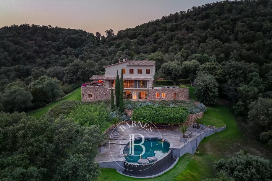 Masia Exclusiva en el Parque Nacional de Las Gavarres, Costa Brava, con Vistas Impresionantes y Total Privacidad