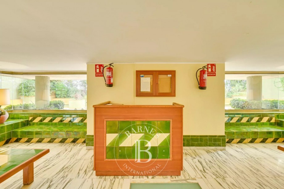 img-gallery
