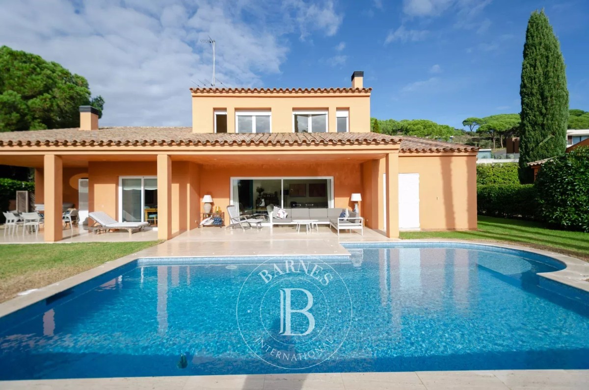 Élégante Villa en Location Saisonnière avec Jardin et Piscine à La Gavina, S’Agaró, Costa Brava