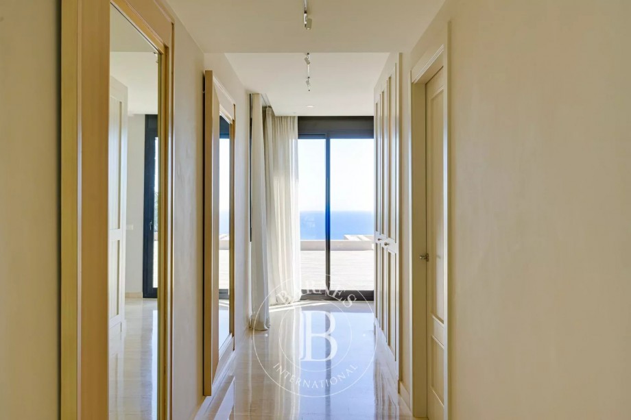 img-gallery