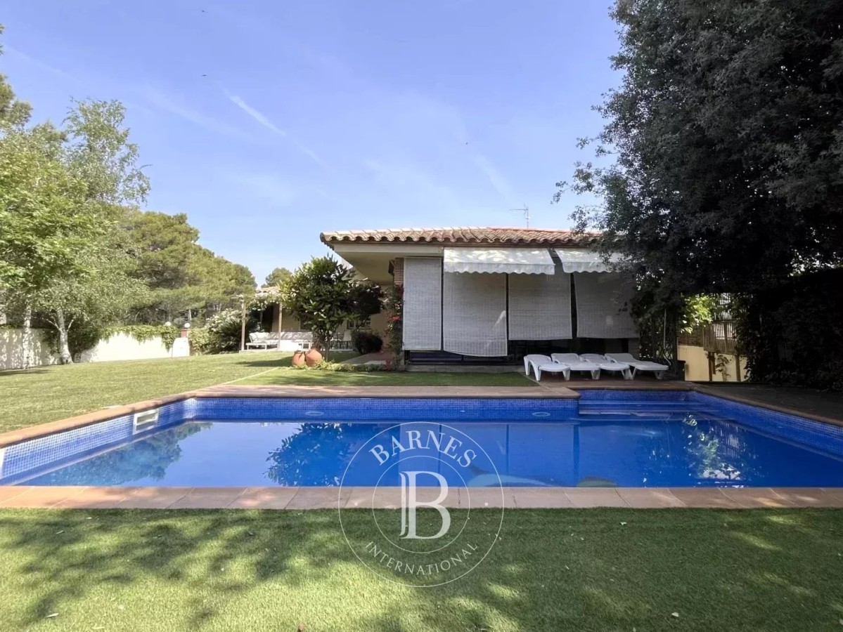 Villa Individuelle de Style Méditerranéen avec Piscine et Licence Touristique à L’Escala, Costa Brava