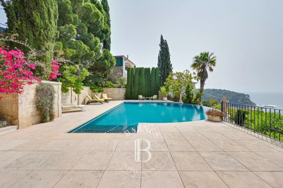 Casa mediterrània amb casa de convidats, a pocs passos de la platja de Cala Canyelles a Lloret de Mar, Costa Brava