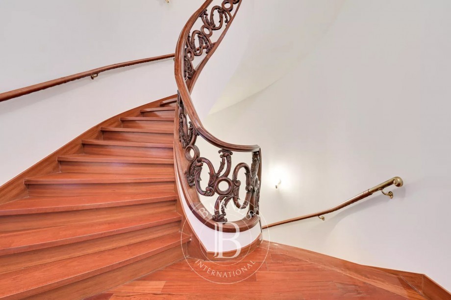 img-gallery