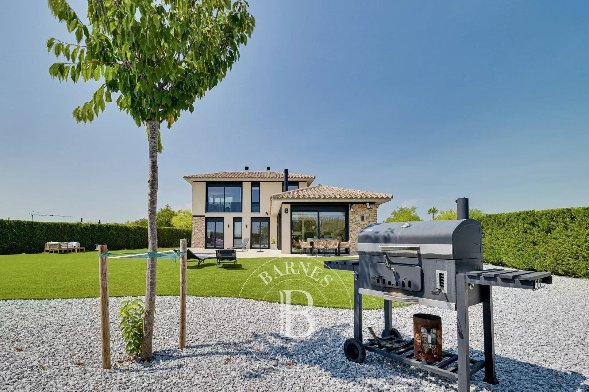 Exclusive newly built house in Torremirona Golf - picture 2