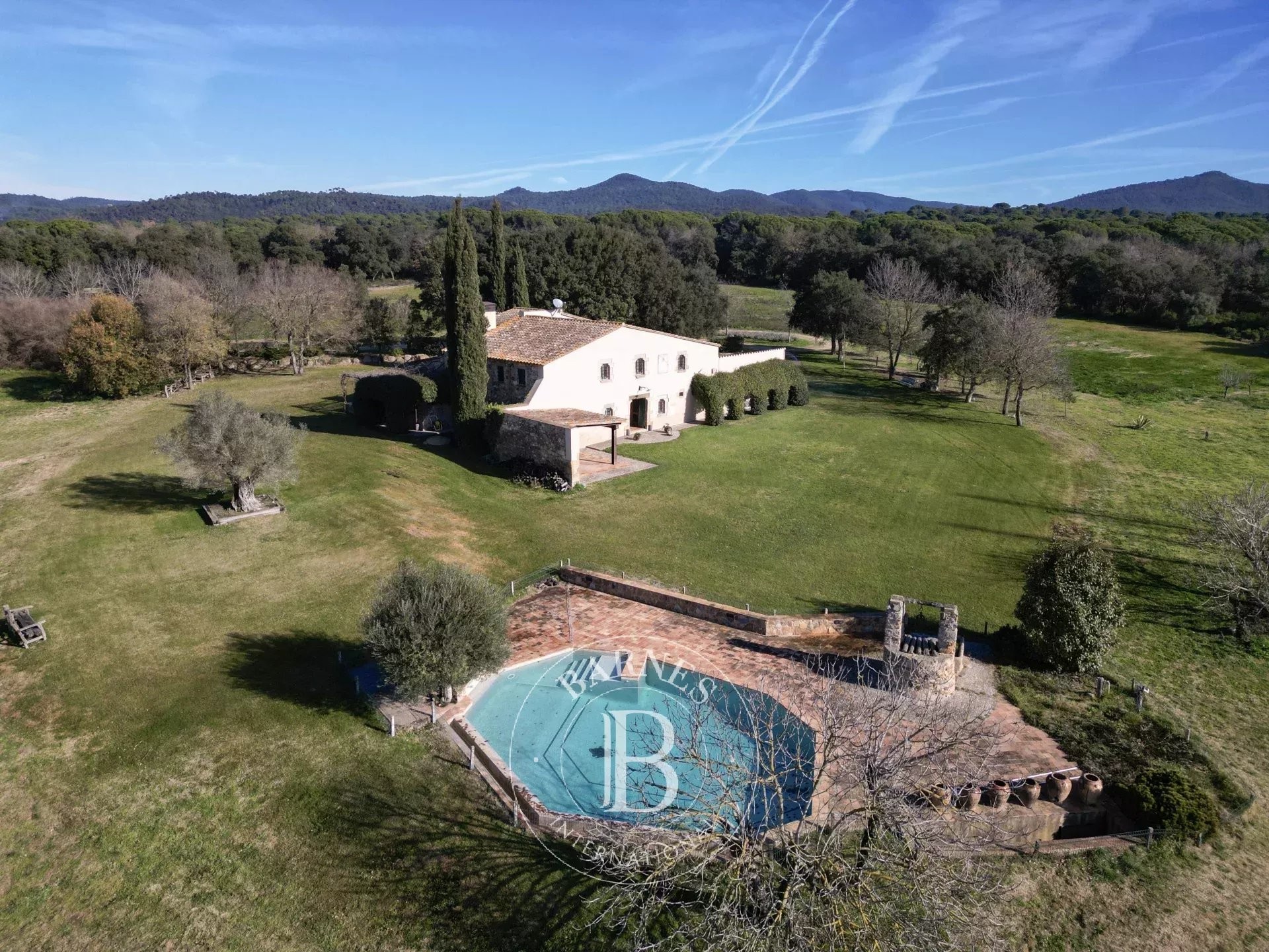 Maison de campagne du XIIIe siècle rénovée avec écuries, à seulement 15 minutes des plages de la Costa Brava et de Gérone. - picture 3