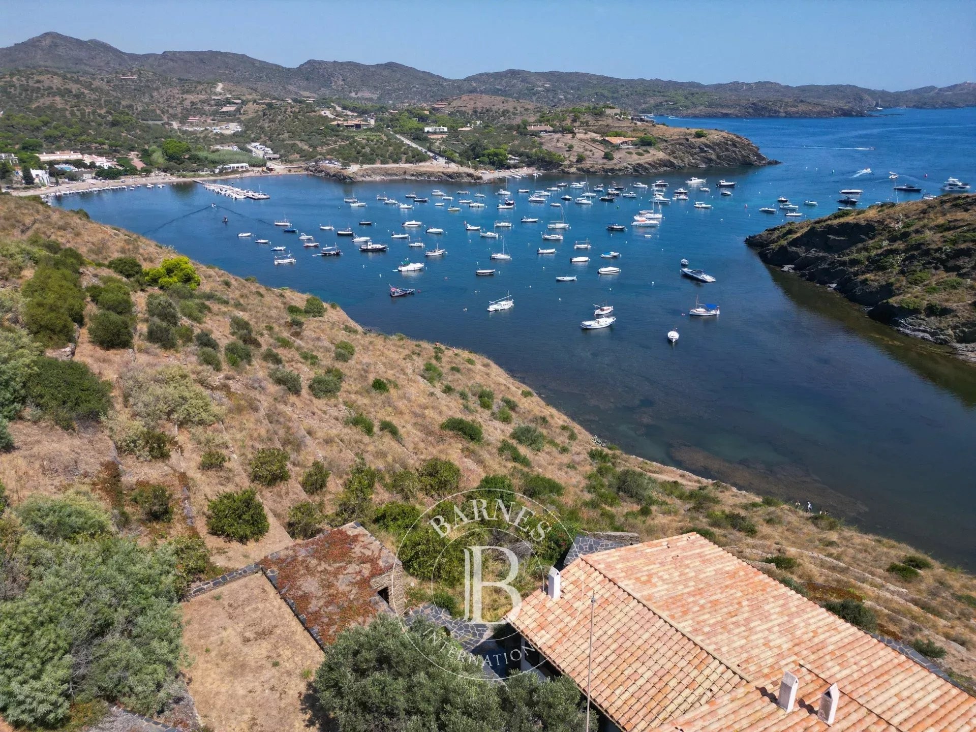 Domaine historique en bord de mer, à côté de la maison de Salvador Dalí, à Port Lligat, Cadaqués. - picture 2