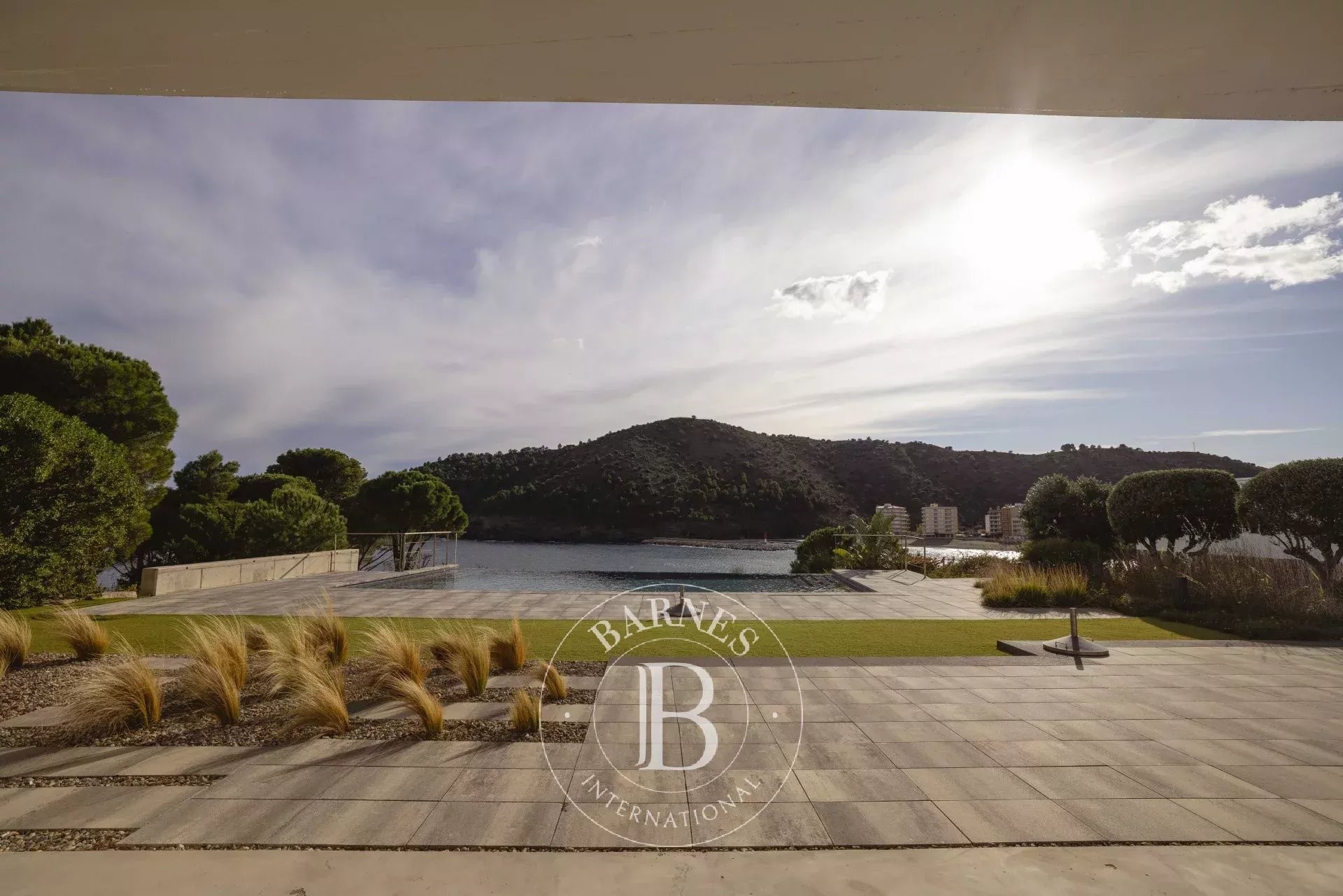 Excepcional villa en primera línea de mar con piscina infinita y máxima privacidad en Colera, Costa Brava - picture 3