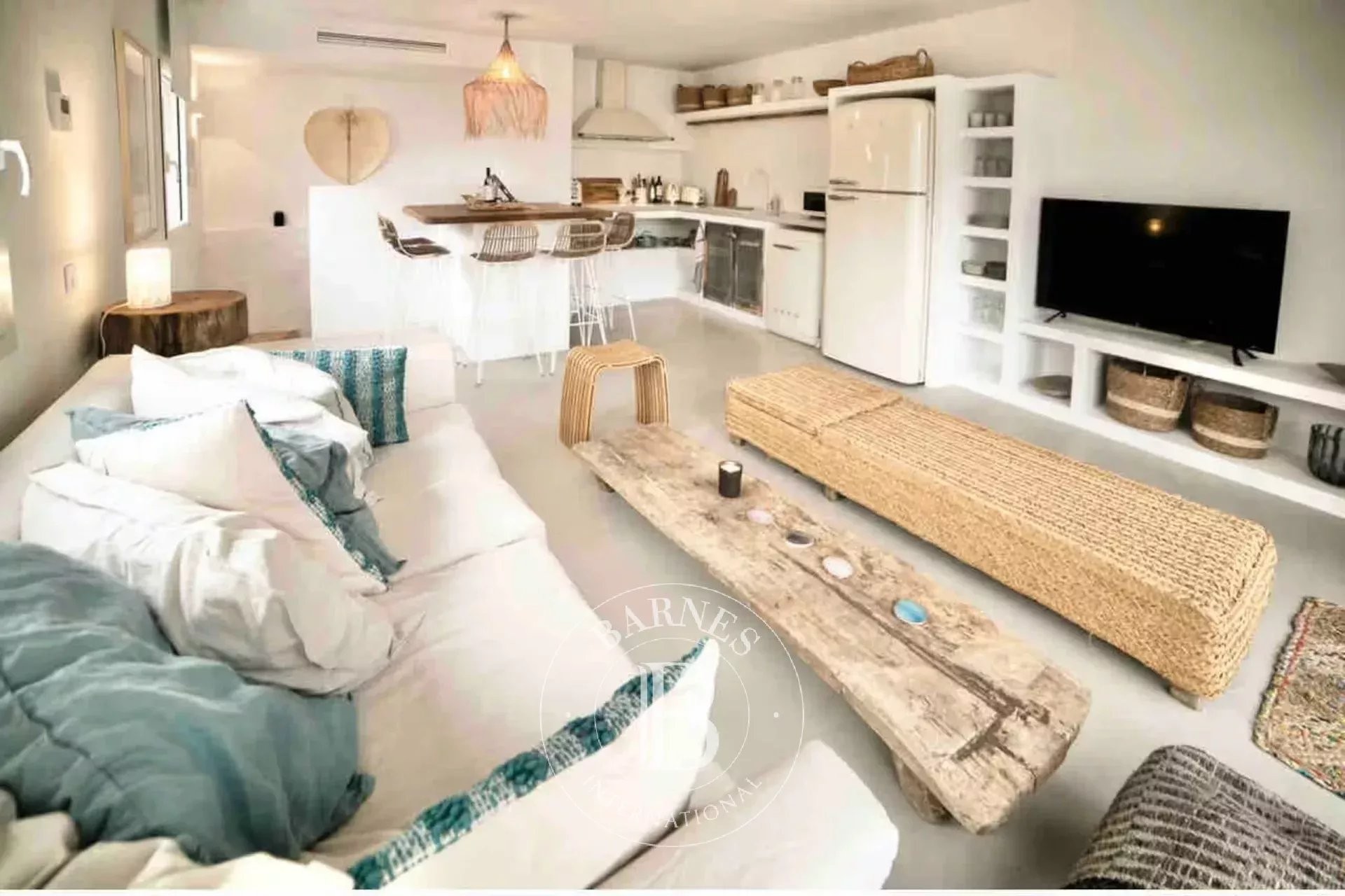 Townhouse with Private Pool and Tourist Licence in the Historic Centre of L'Escala - picture 3