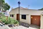 Maison de conception moderne et lumineuse avec d'excellentes vues sur la mer sur la plage emblématique de Sa Tuna, Costa Brava. - picture 34 title=