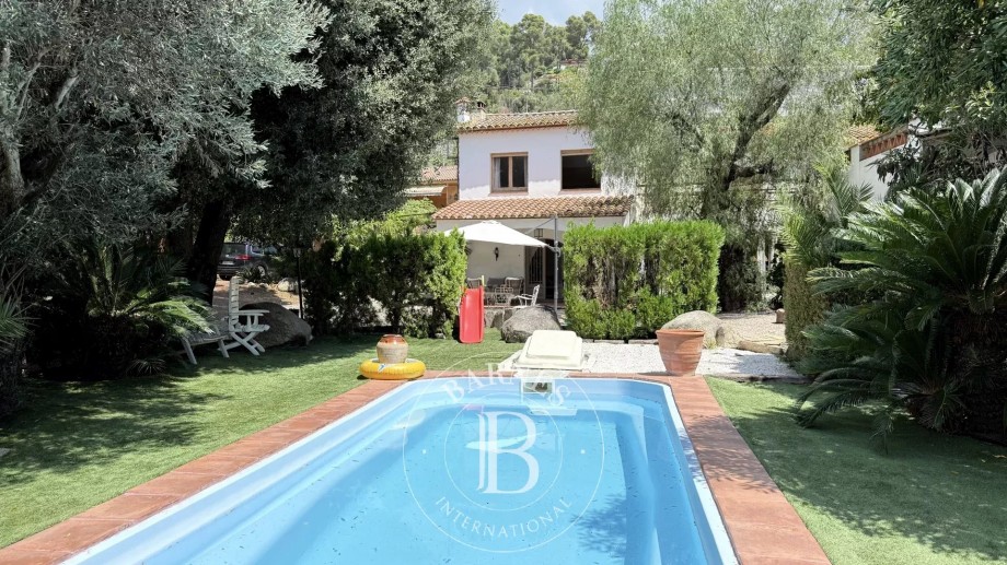 Farmhouse for sale in Sant Andreu de Llavaneres, Barcelona.