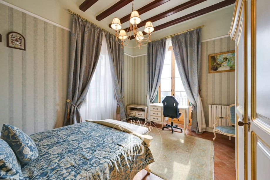 img-gallery