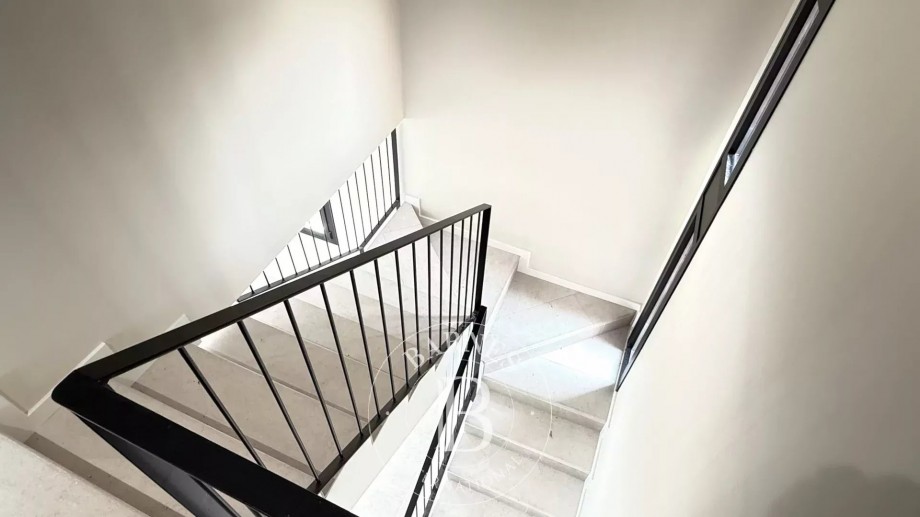 img-gallery