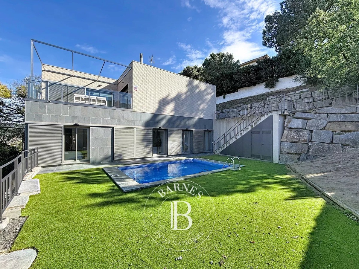 Casa con ascensor y piscina en Alella, Barcelona