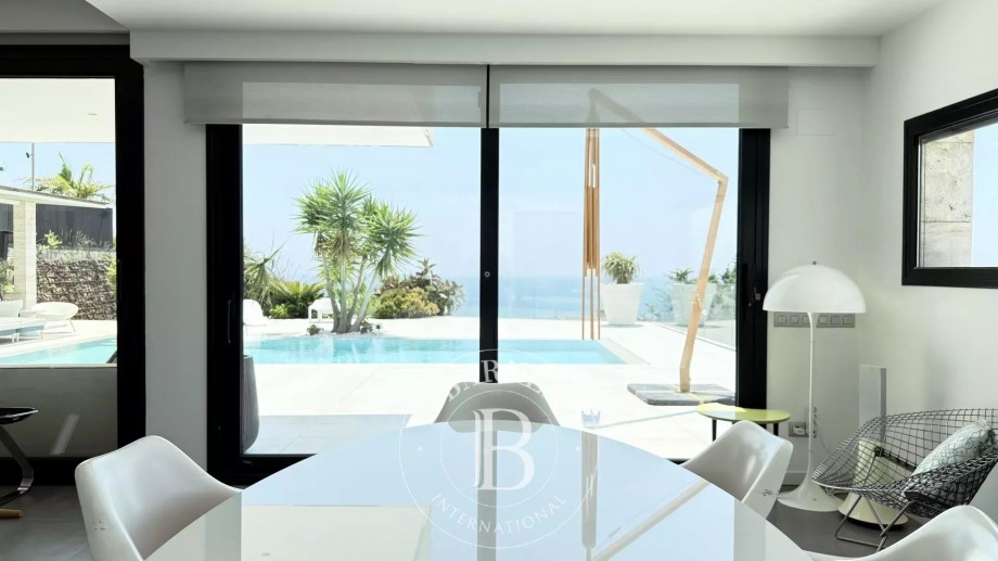 img-gallery