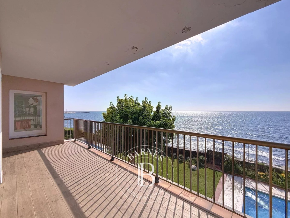 Apartment for sale on the seafront in Sant Andreu... - picture 3