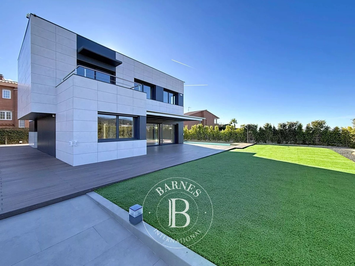 Magnificent newly built house in Sant Andreu de... - picture 2